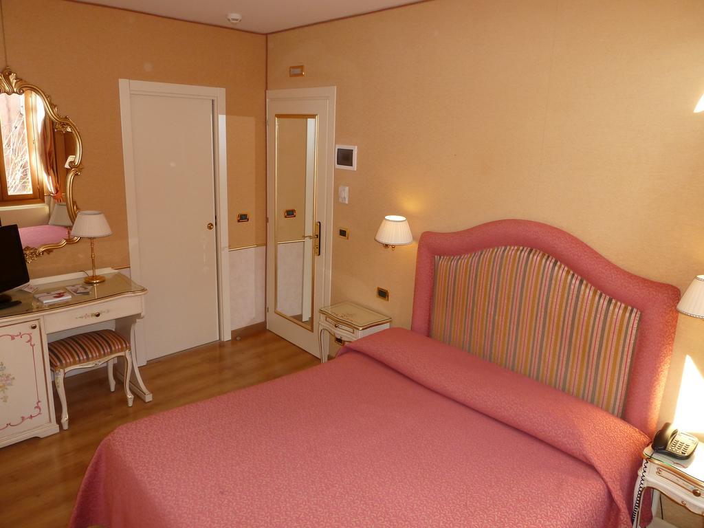 Casa Burchielle Hotel Венеция Екстериор снимка